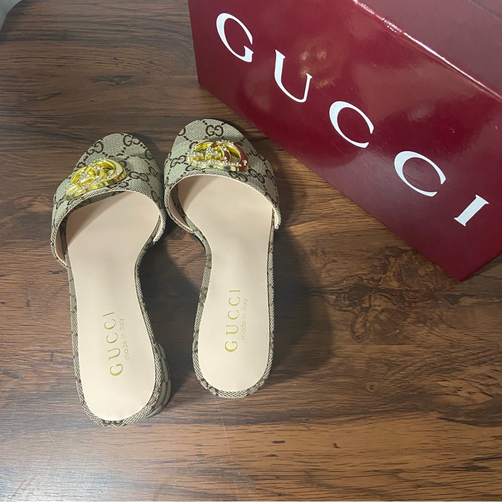 Gucci Women's Beige Slide Sandals - Picture 4 of 6